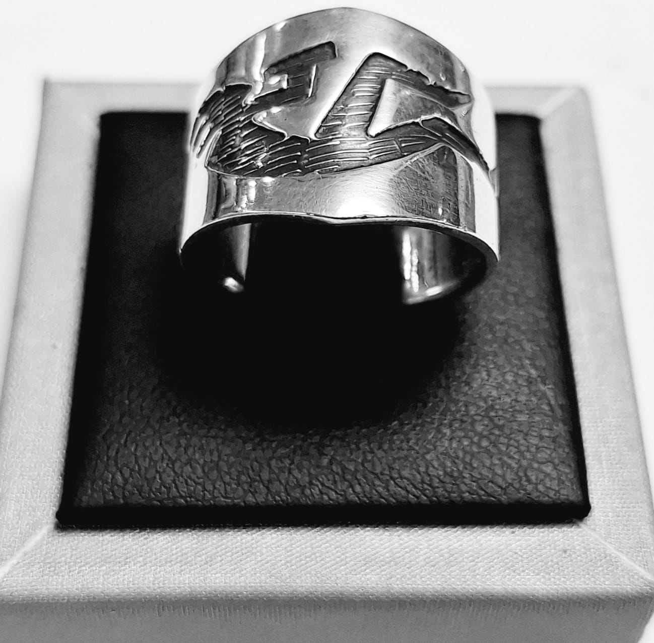 Sello de ley en el interior del anillo kokopelli en plata ley 925