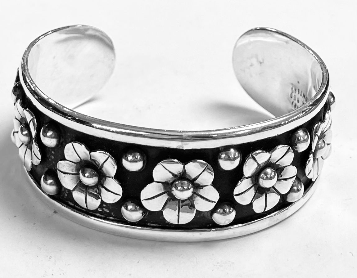 Sello de ley en el interior del brazalete navajo en plata ley 950