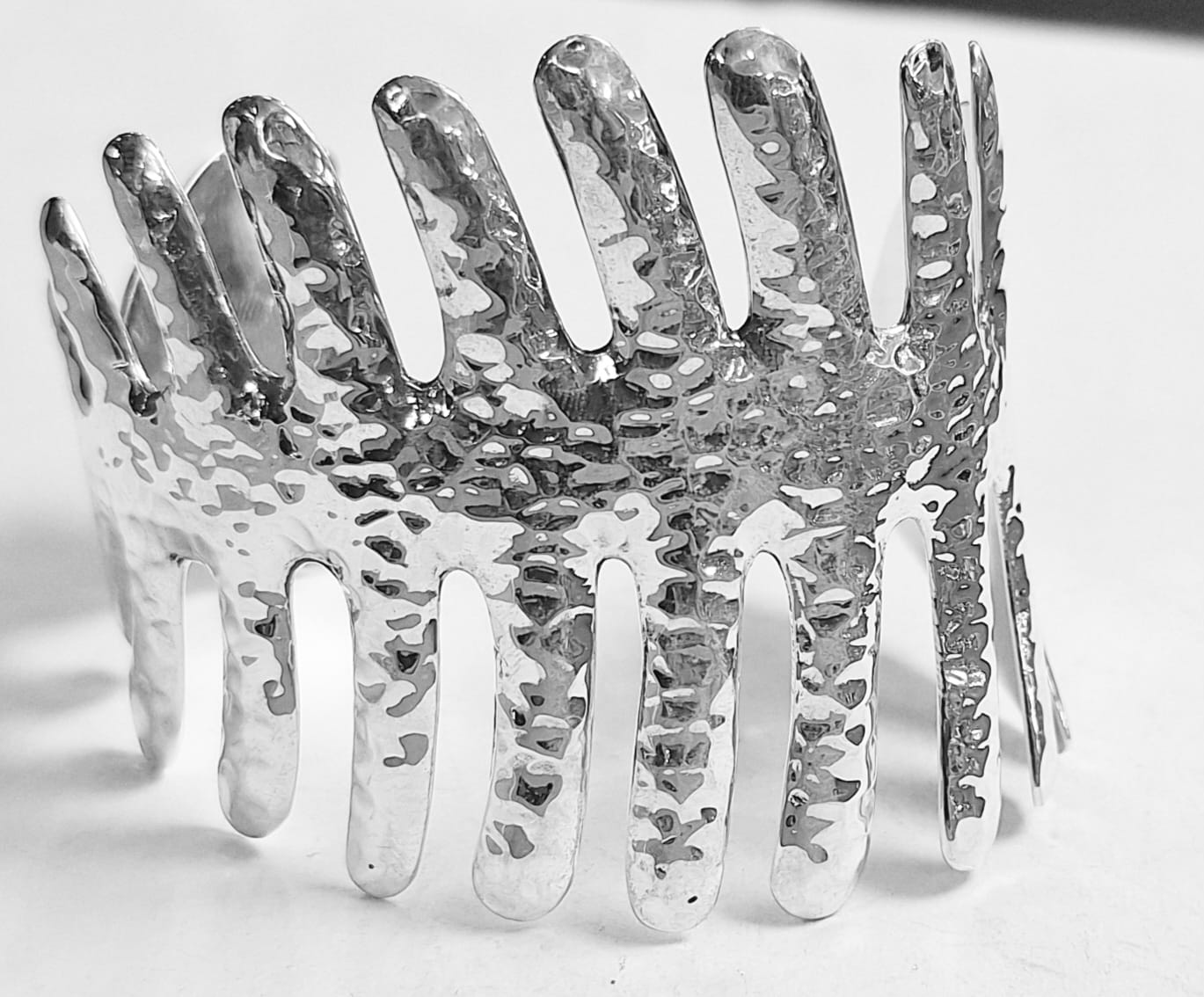 Brazalete Esqueleto en Plata Ley 925, sello de autenticidad Plata Ley .925