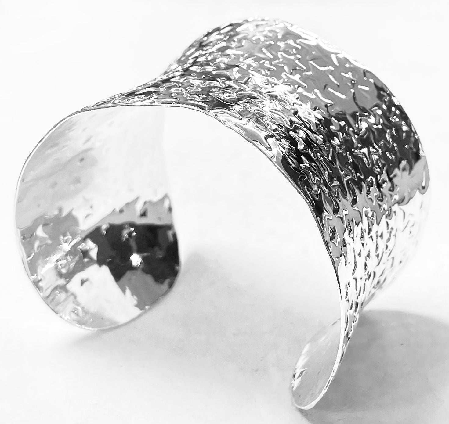 Brazalete en Plata Ley 925, sello de autenticidad Plata Ley .925