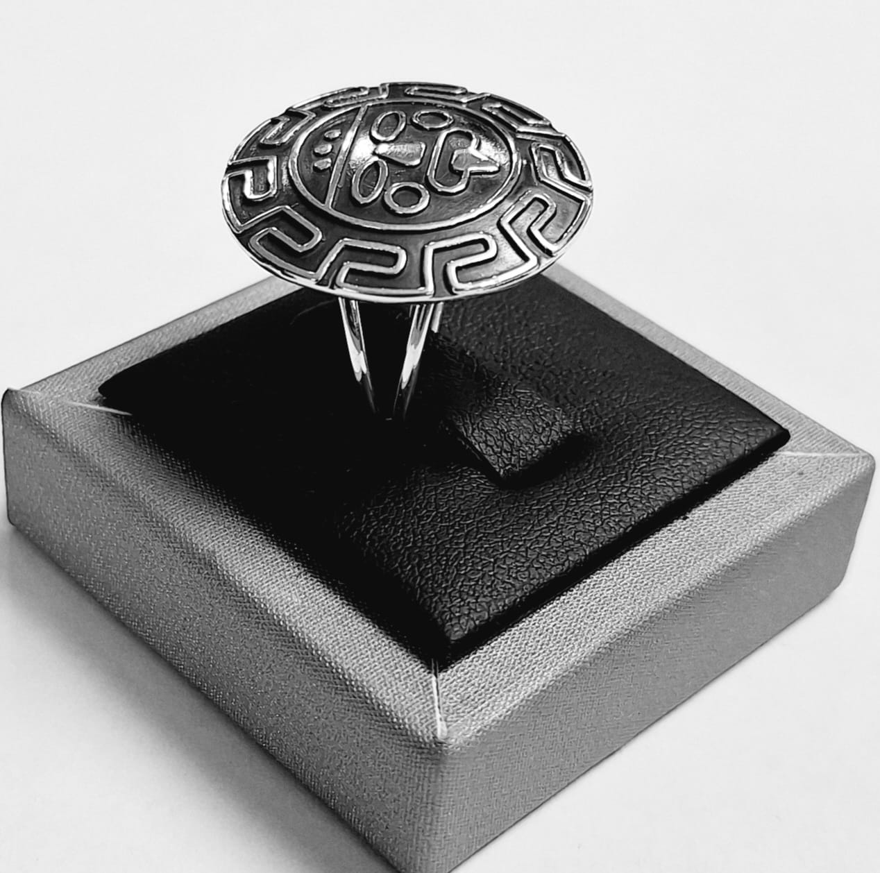 Anillo Azteca en Plata Ley 925, vista frontal