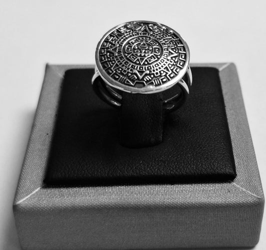 Sello de ley en el interior del anillo calendario azteca en plata ley 925