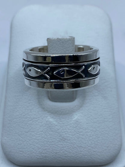 Anillo Giratorio de Plata .925 con Diseño de Peces, vista frontal