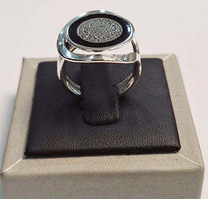 Sello de ley en el interior del anillo calendario azteca en plata ley 925