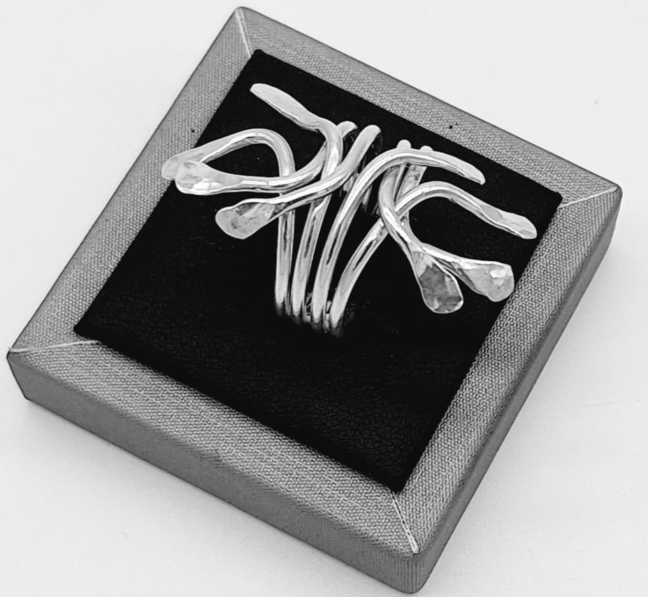 Anillo Martillado Plata Ley 925 ., sello de autenticidad Plata Ley .925