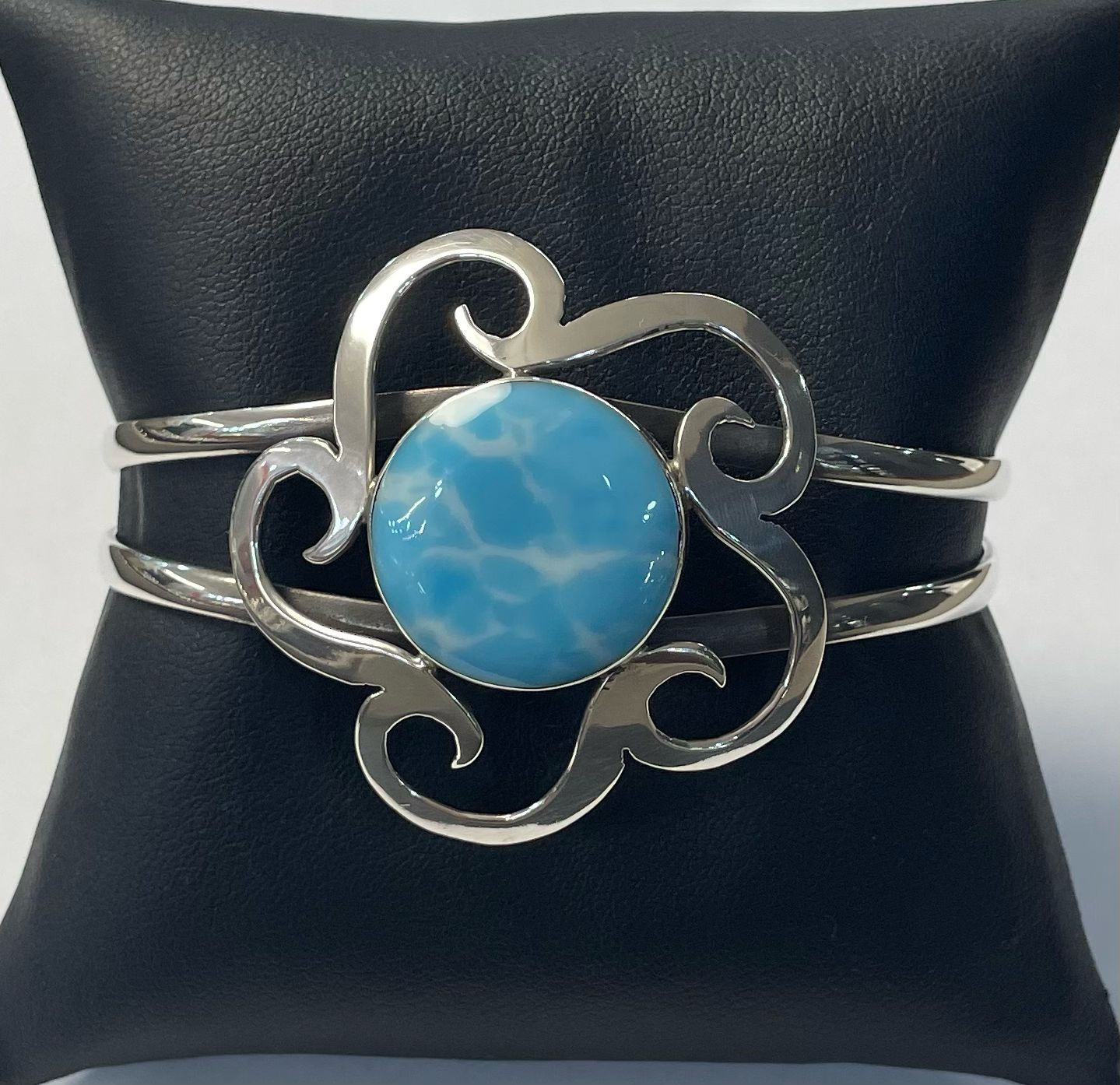 Brazalete con Lari Mar en Plata Ley 925, sello de autenticidad Plata Ley .925