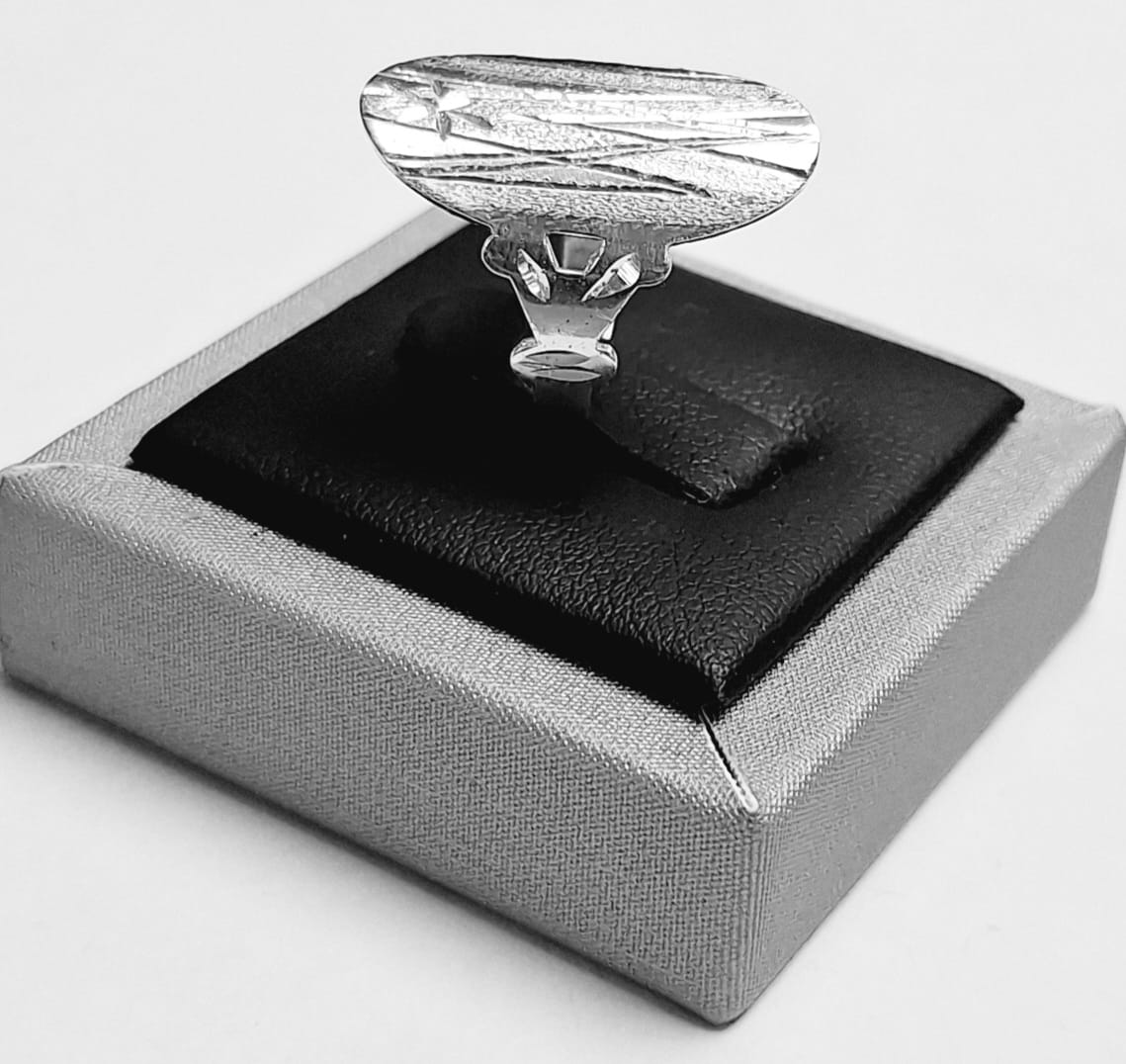 Anillo Diamantada en Plata Ley 925, vista frontal
