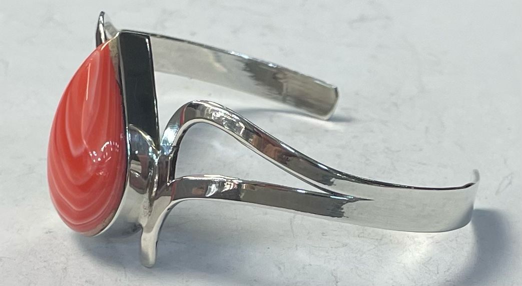 Brazalete con Coral Rosa en Plata Ley 925, vista frontal
