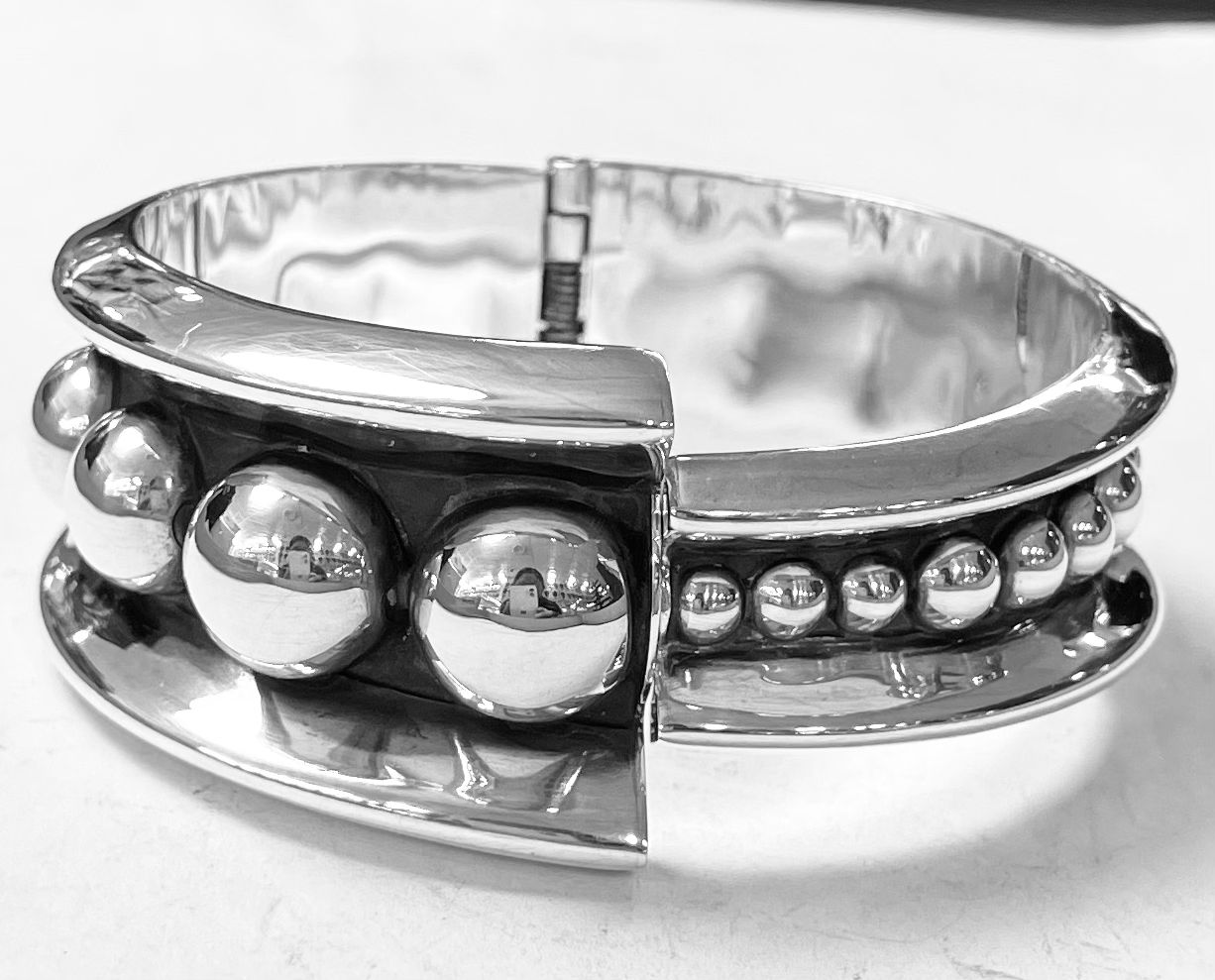 Sello de ley en el interior del brazalete en plata ley 925