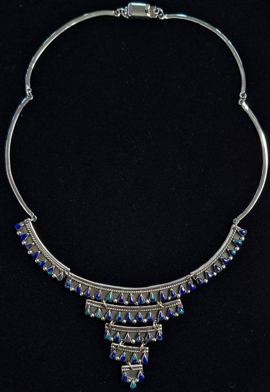 Sello de ley en el interior del collar con incrustaciones de piedras en plata ley 925