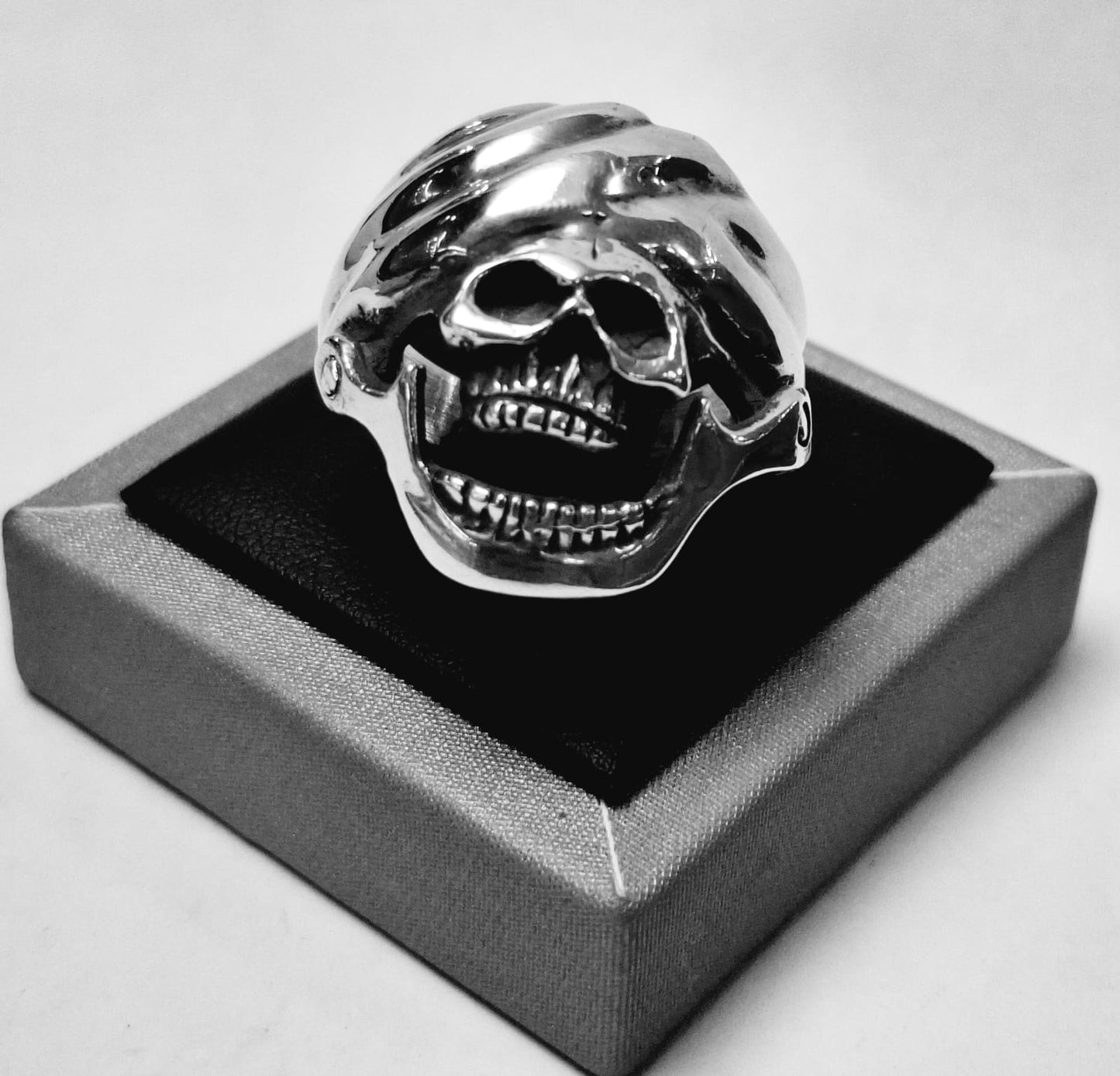 Anillo Calavera en Plata Ley 925, vista frontal