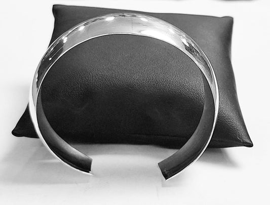 Sello de ley en el interior del brazalete en plata ley 925