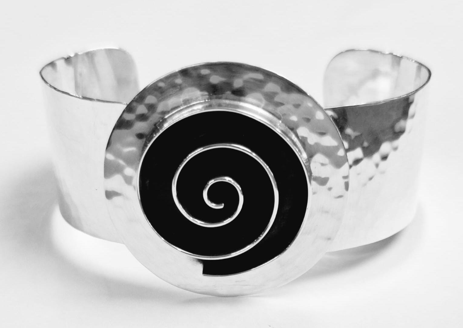 Sello de ley en el interior del brazalete laberinto en plata ley 925