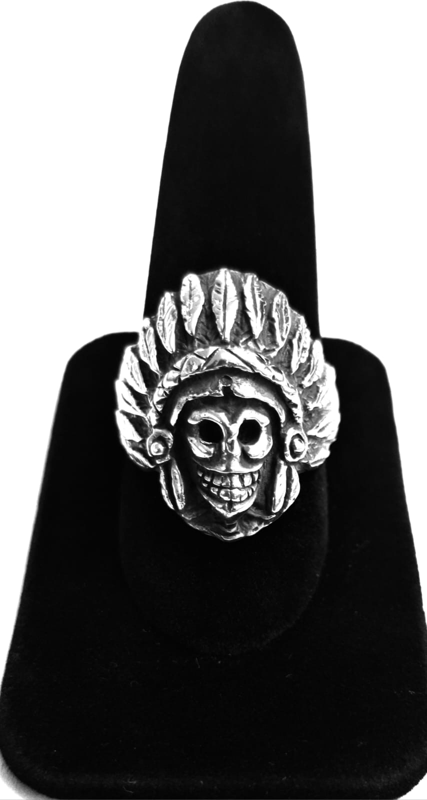 Sello de ley en el interior del anillo calavera indio en plata ley 925