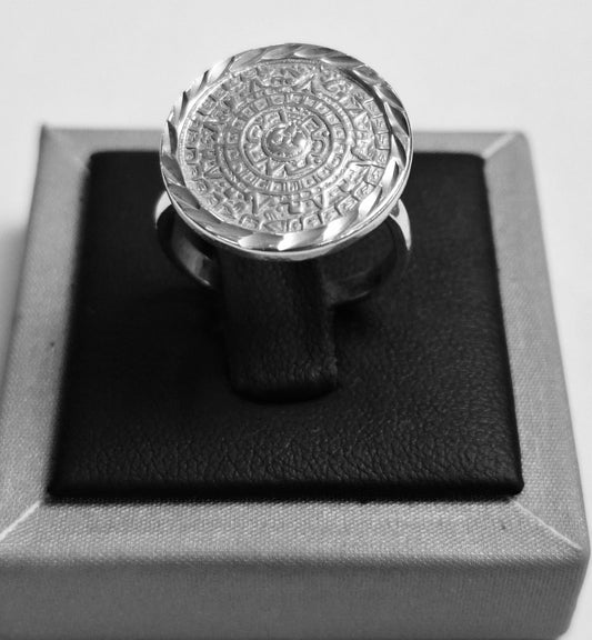 Sello de ley en el interior del anillo calendario azteca en plata ley 925