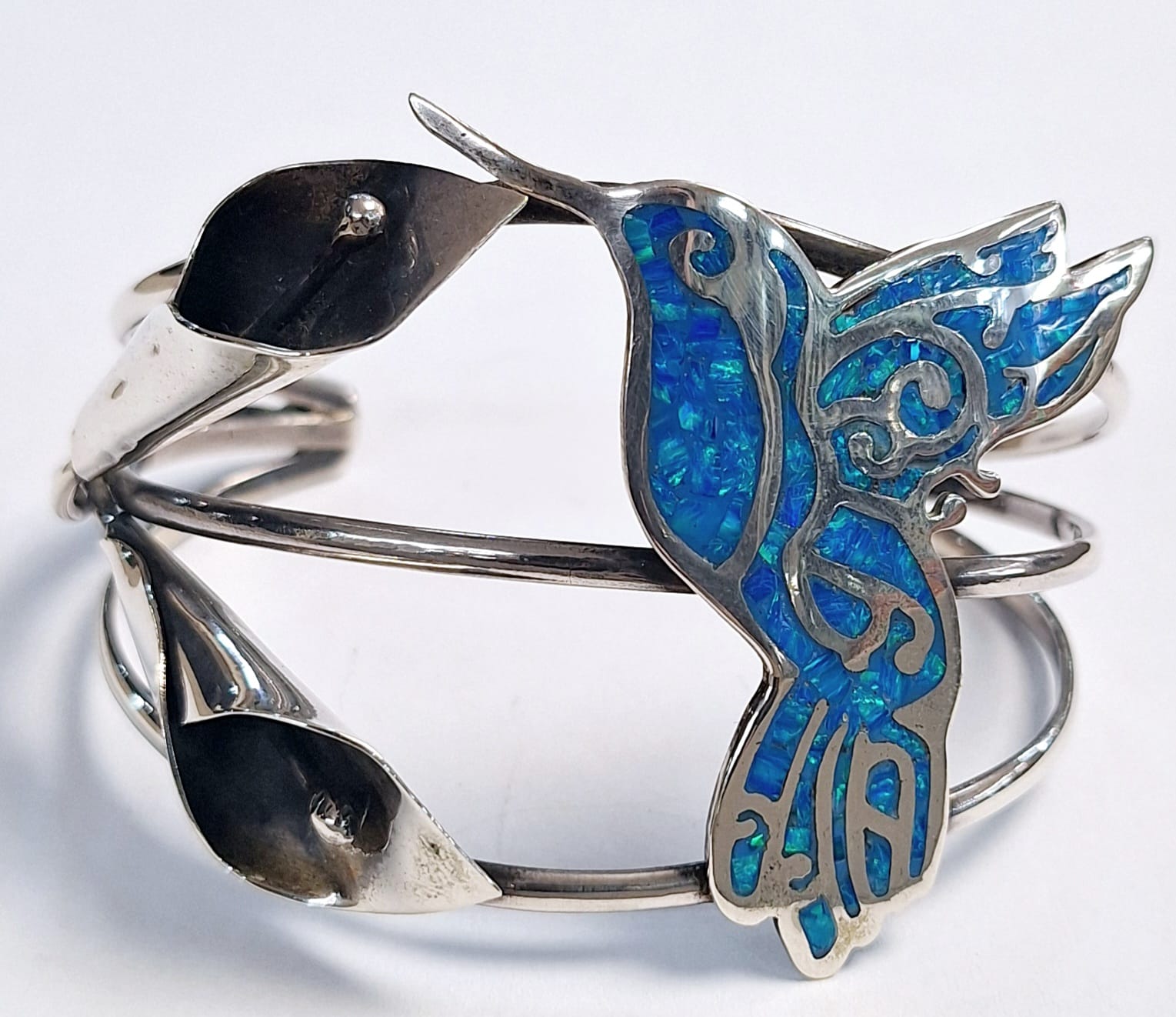 Sello de ley en el interior del brazalete con opalo en plata ley 925