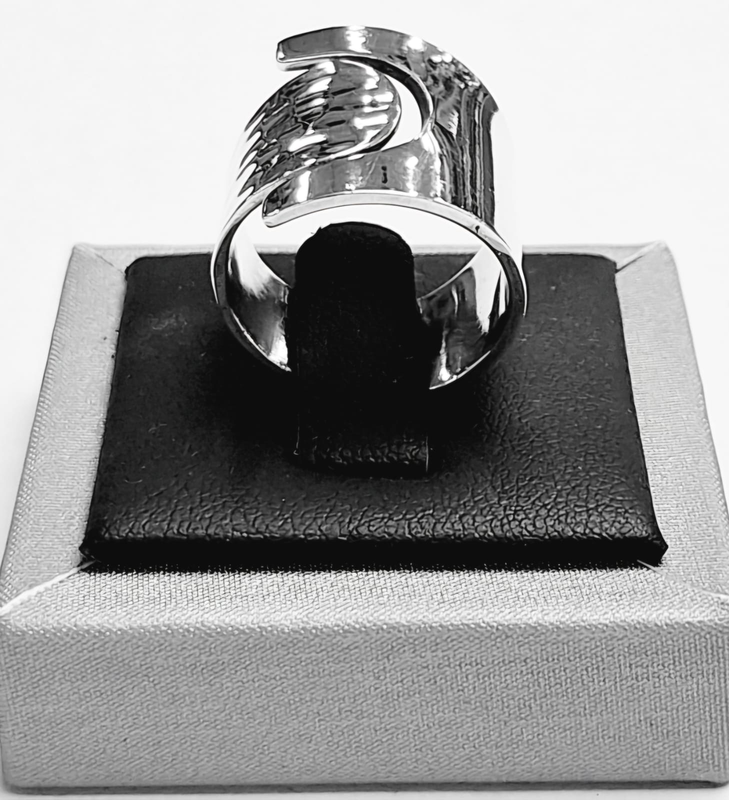 Sello de ley en el interior del anillo en plata ley 925