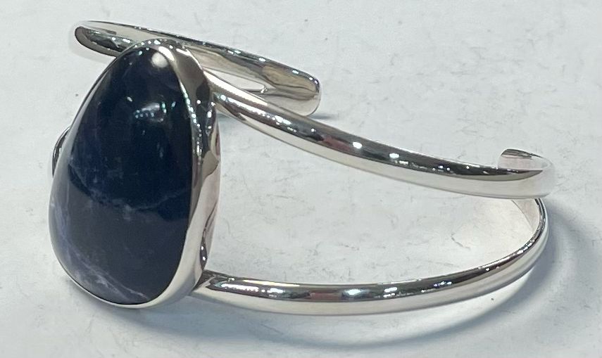 Brazalete con Lapizlazuli en Plata Ley 925, vista frontal