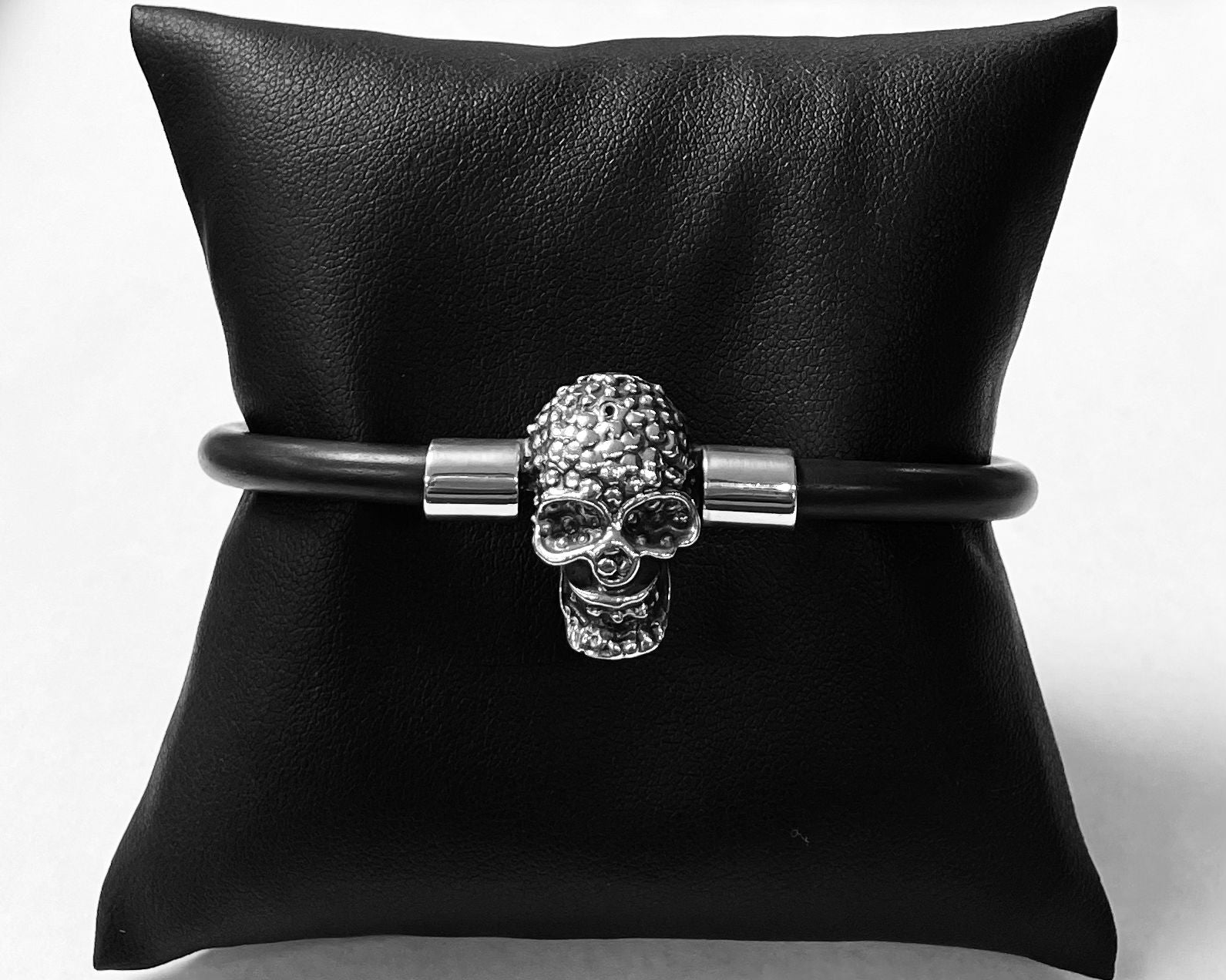 Brazalete en Plata Ley 925 con Caucho, vista frontal