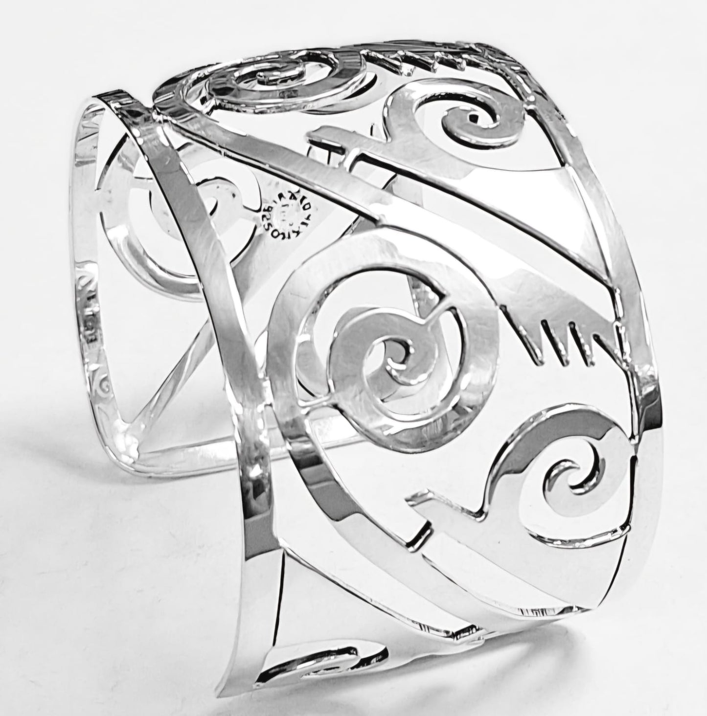 Brazalete en Plata Ley 925, sello de autenticidad Plata Ley .925