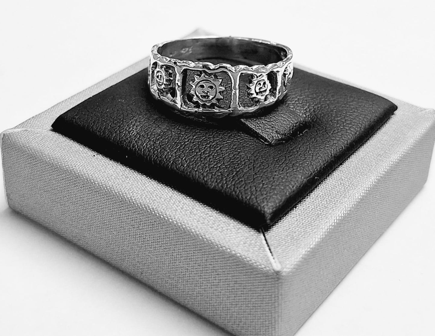 Anillo Sol en Plata Ley 925, sello de autenticidad Plata Ley .925