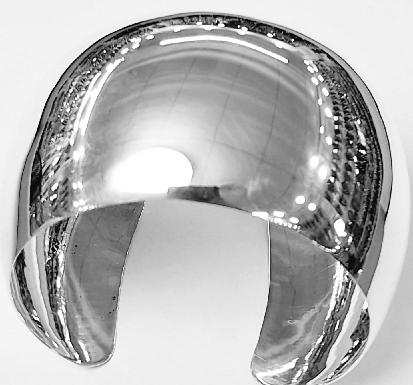 Brazalete en Plata Ley 925, sello de autenticidad Plata Ley .925