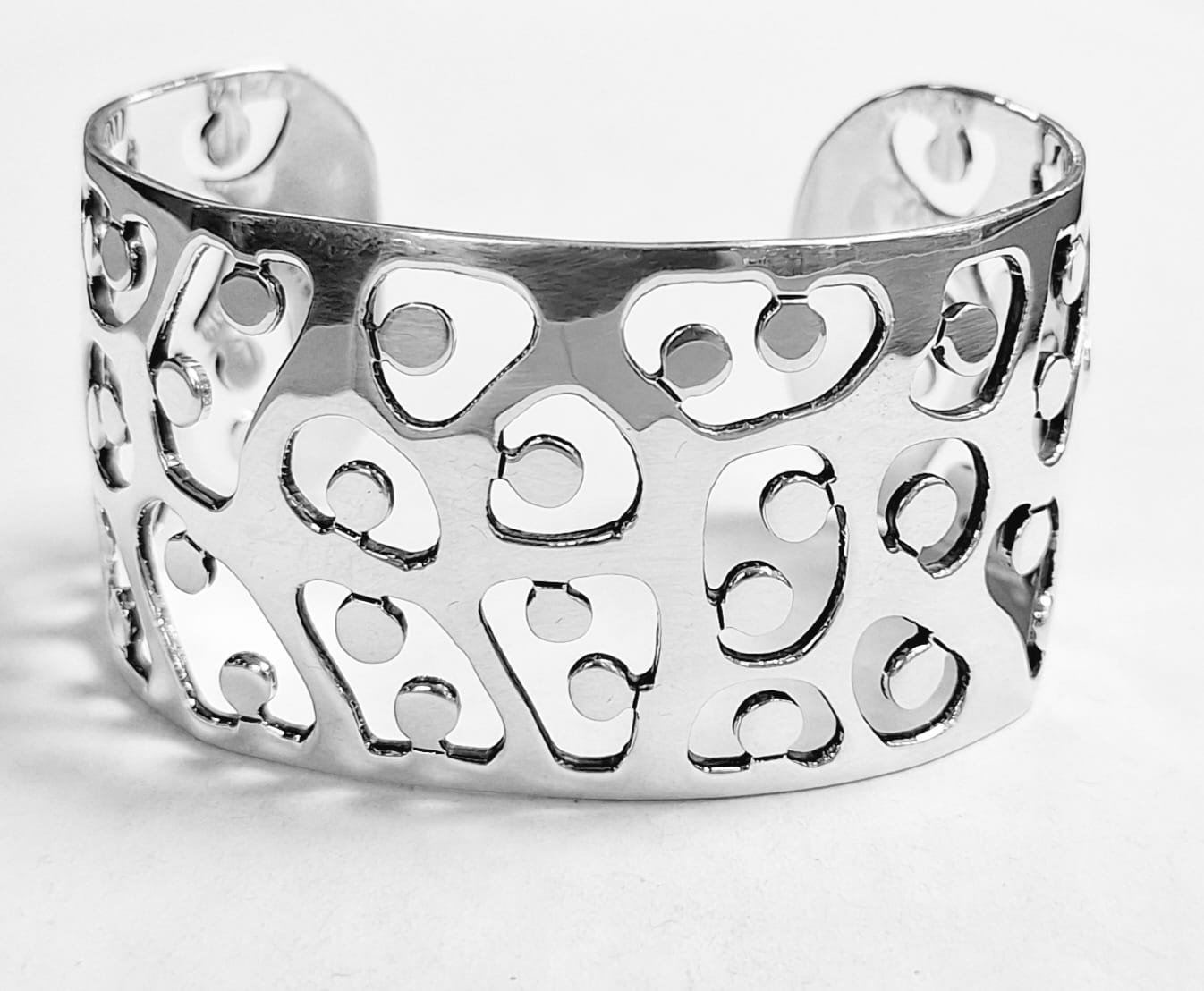 Sello de ley en el interior del brazalete en plata ley 925