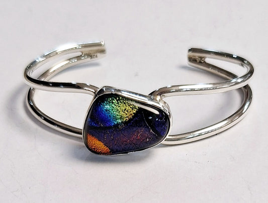 Sello de ley en el interior del brazalete con dicroico en plata ley 925