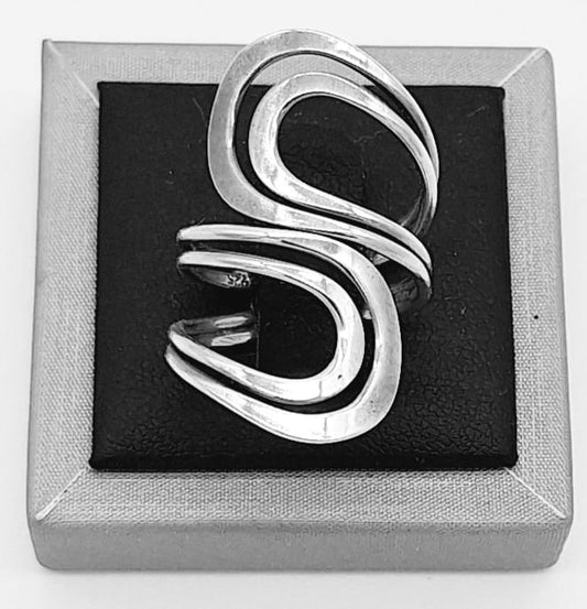 Anillo Plata Ley 925. sobre fondo blanco
