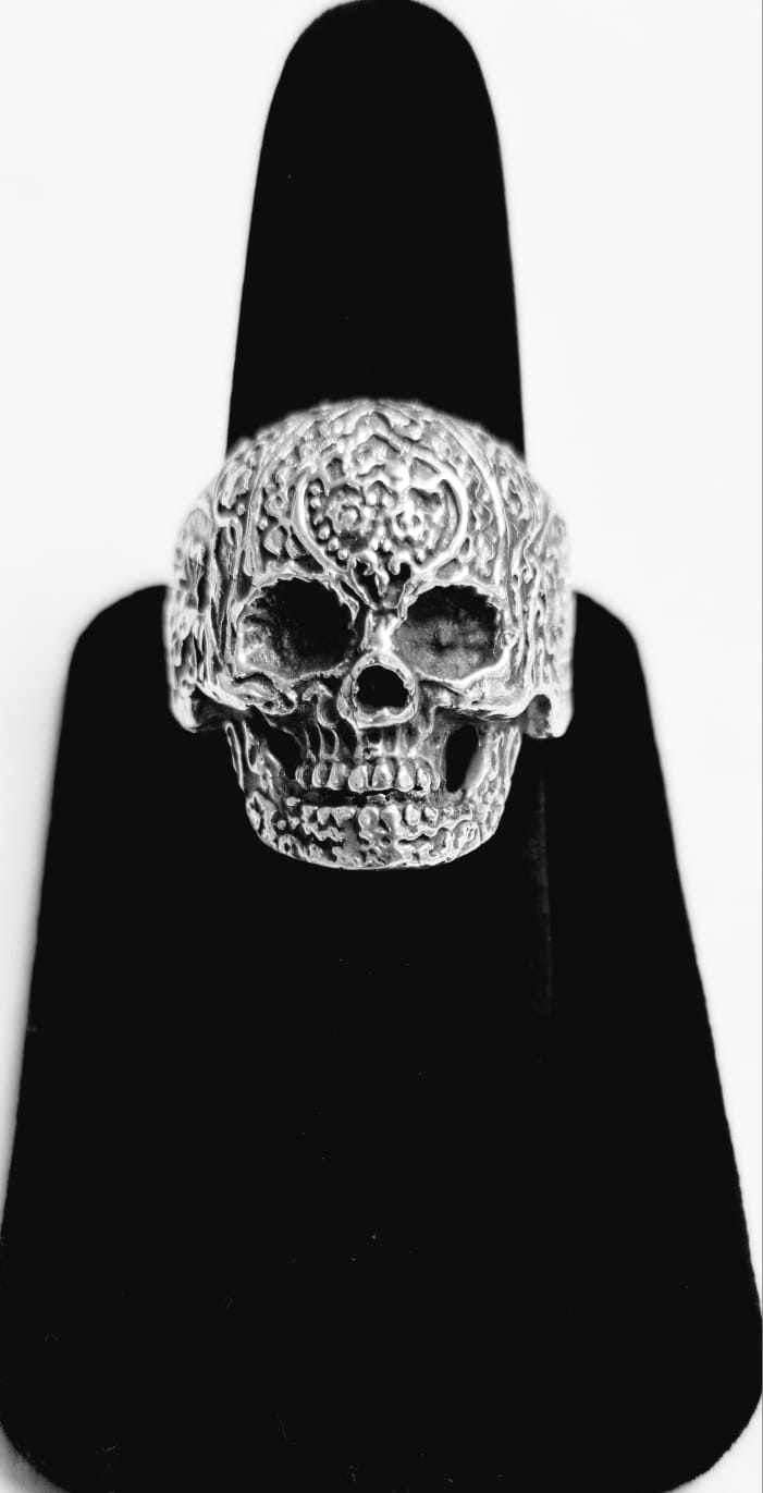 Sello de ley en el interior del anillo calavera en plata ley 925