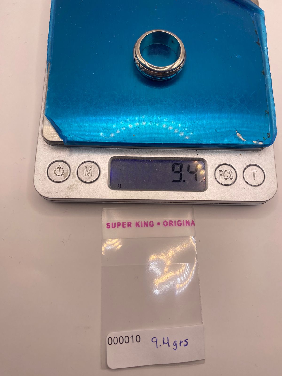 Anillo Giratorio de Plata 925 con Grabado Geométrico, peso en gramos (báscula)