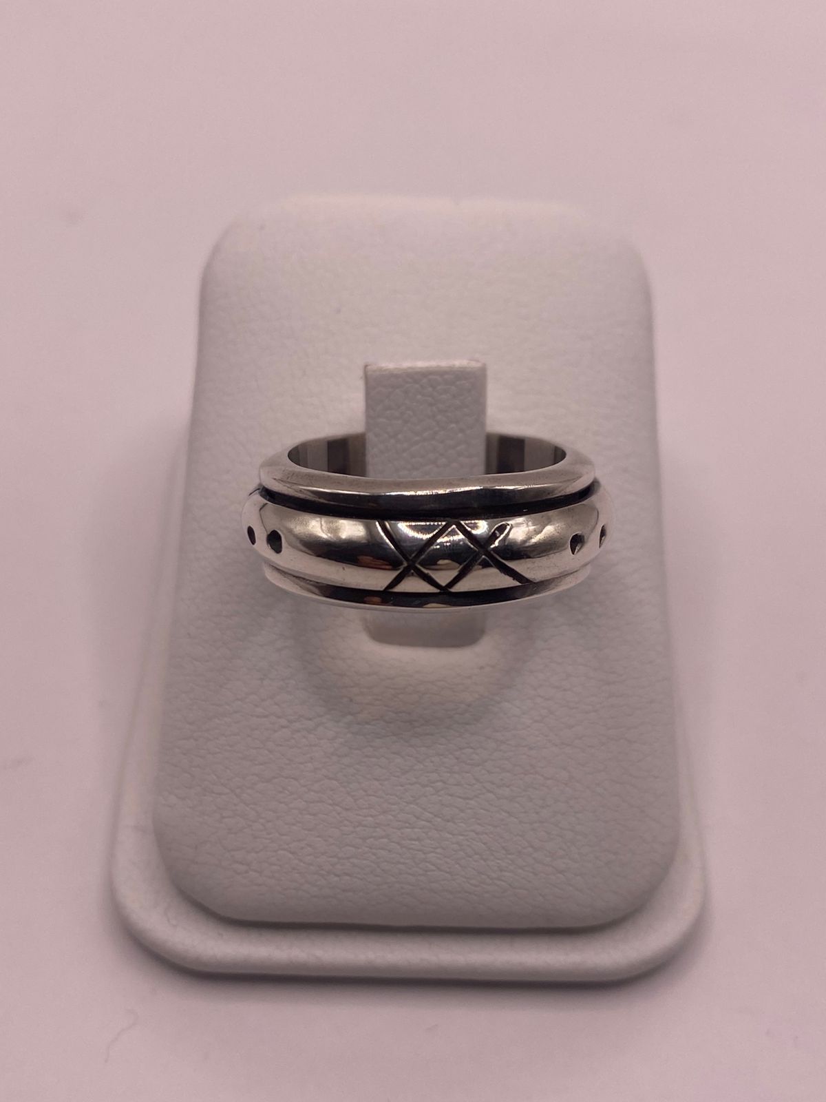 Anillo Giratorio de Plata 925 con Grabado Geométrico — vista lateral