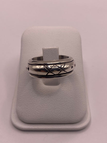 Anillo Giratorio de Plata 925 con Grabado Geométrico, vista lateral