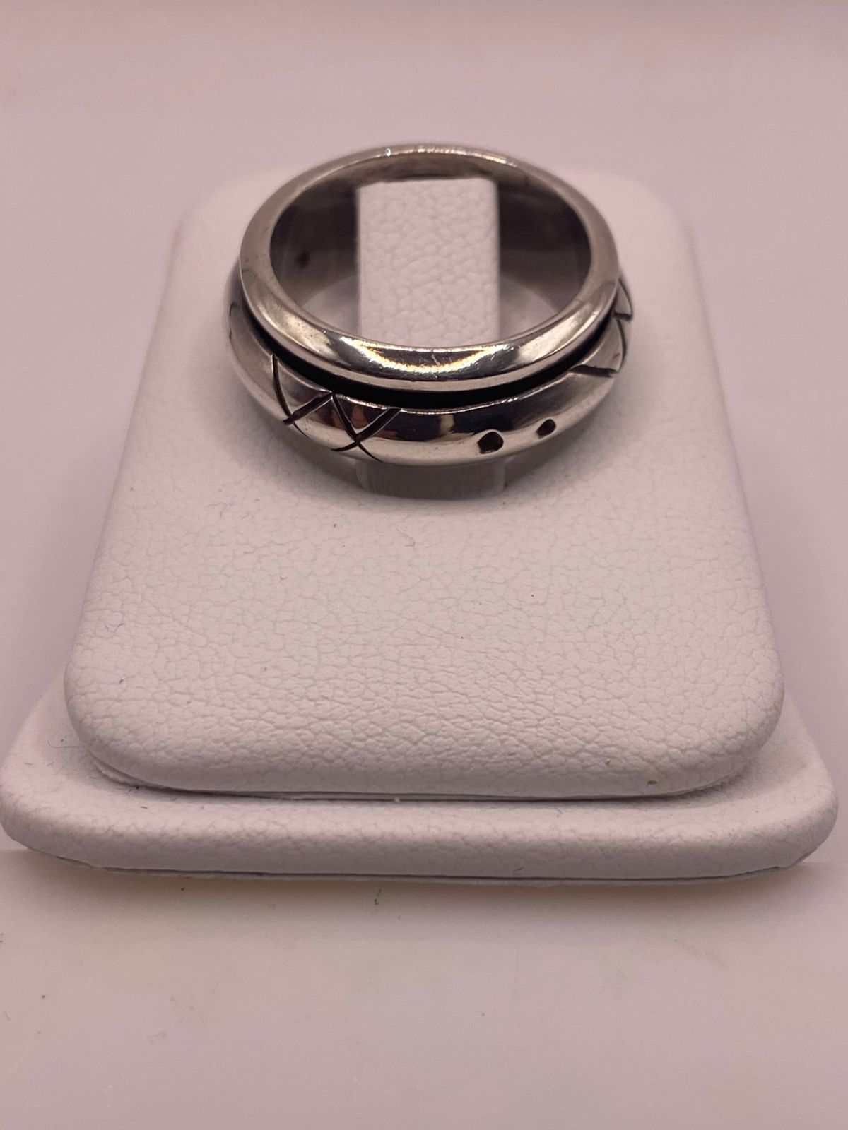 Anillo Giratorio de Plata 925 con Grabado Geométrico, sello de autenticidad Plata Ley .925