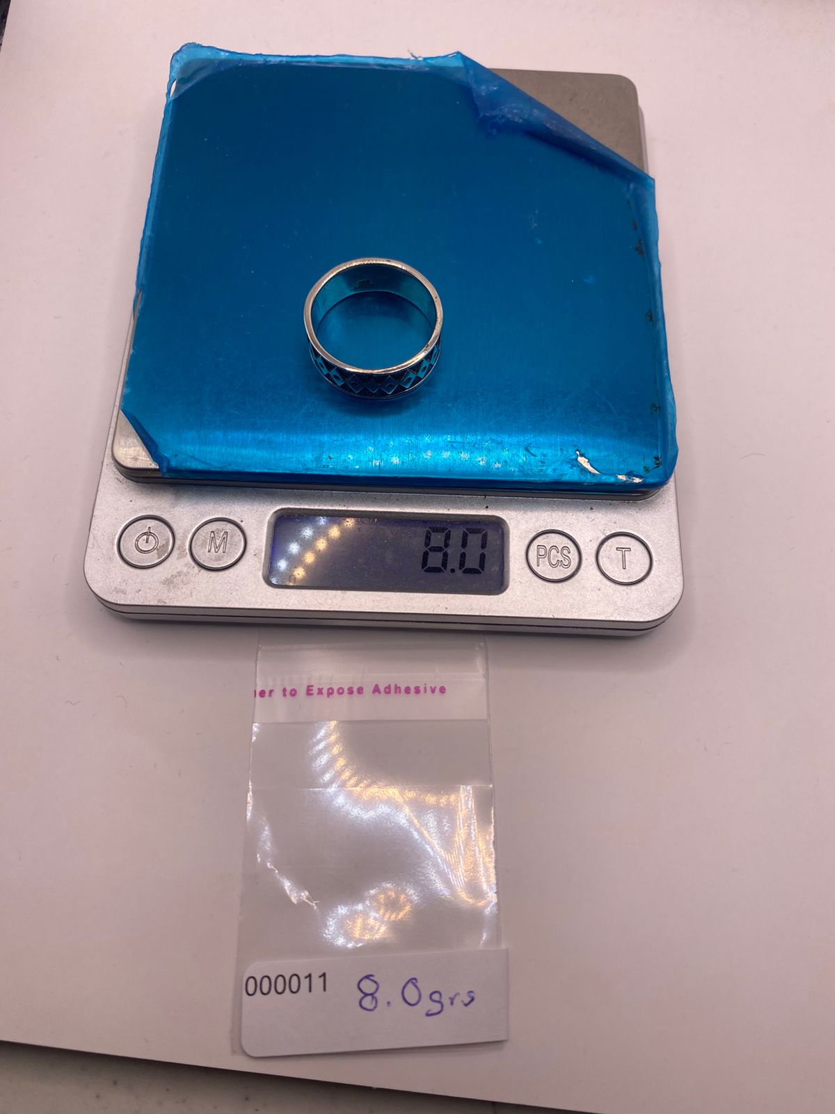 Anillo de Plata 925 con Grabado Geométrico, peso en gramos (báscula)