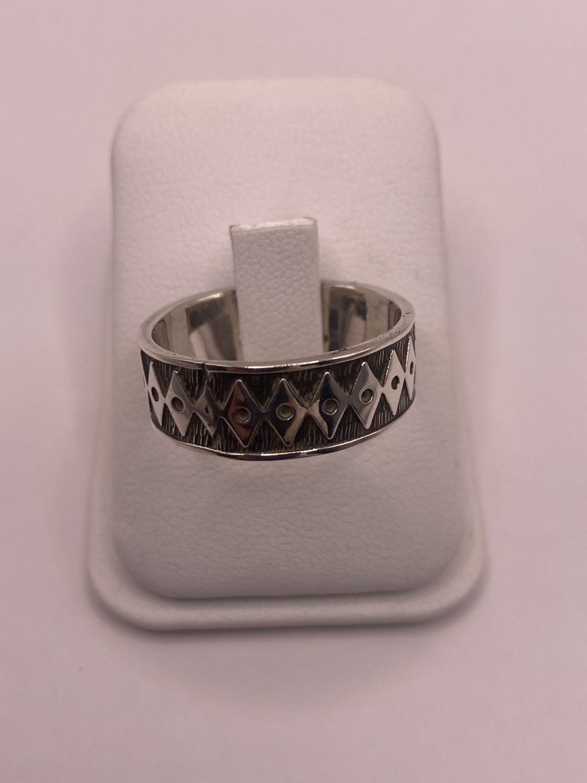 Anillo de Plata 925 con Grabado Geométrico, sello de autenticidad Plata Ley .925