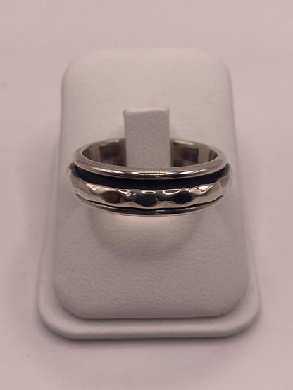 Anillo Giratorio de Plata 925 con Diseño Ondulado, vista lateral