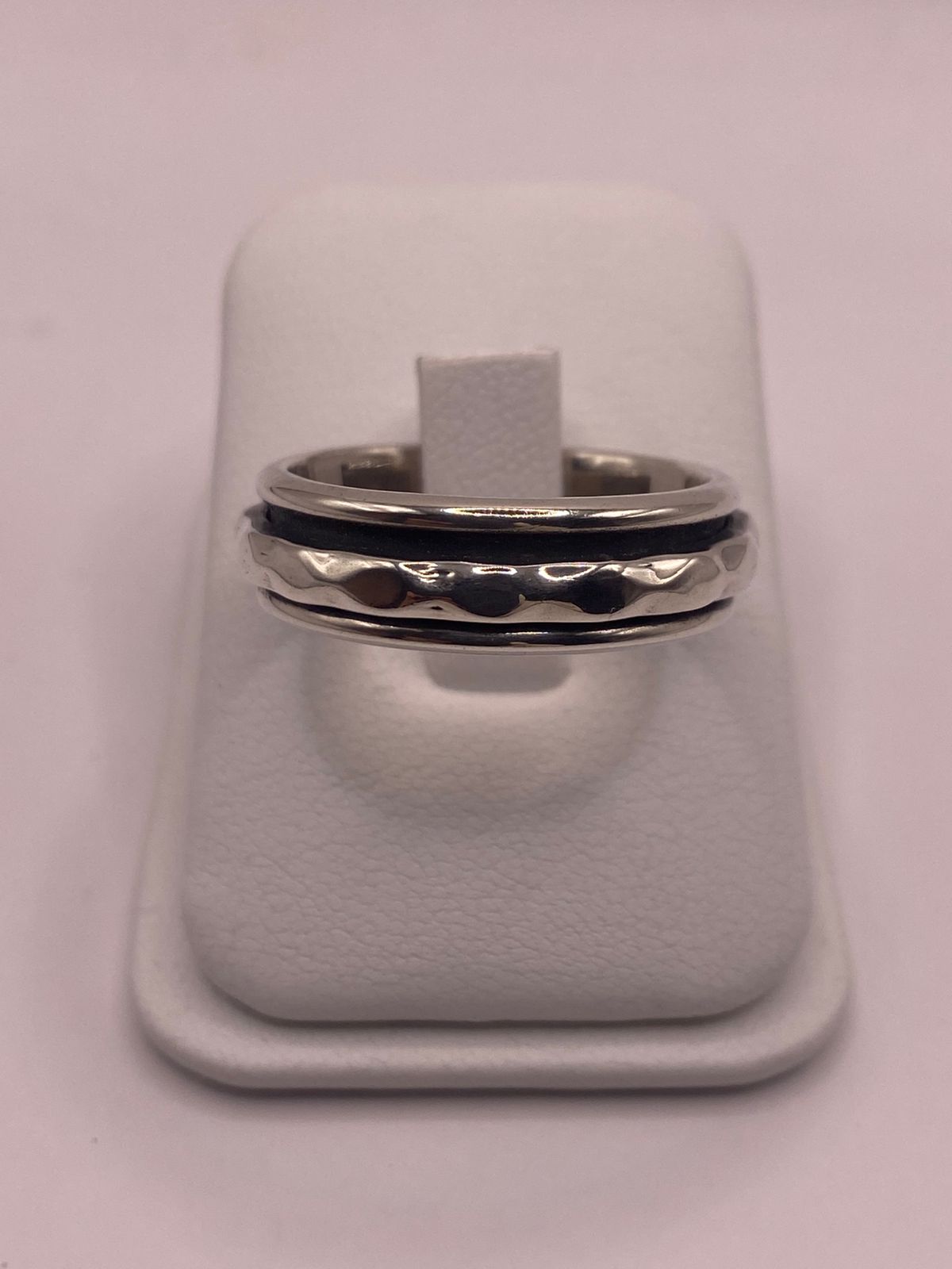 Anillo Giratorio de Plata 925 con Diseño Ondulado, vista de detalle