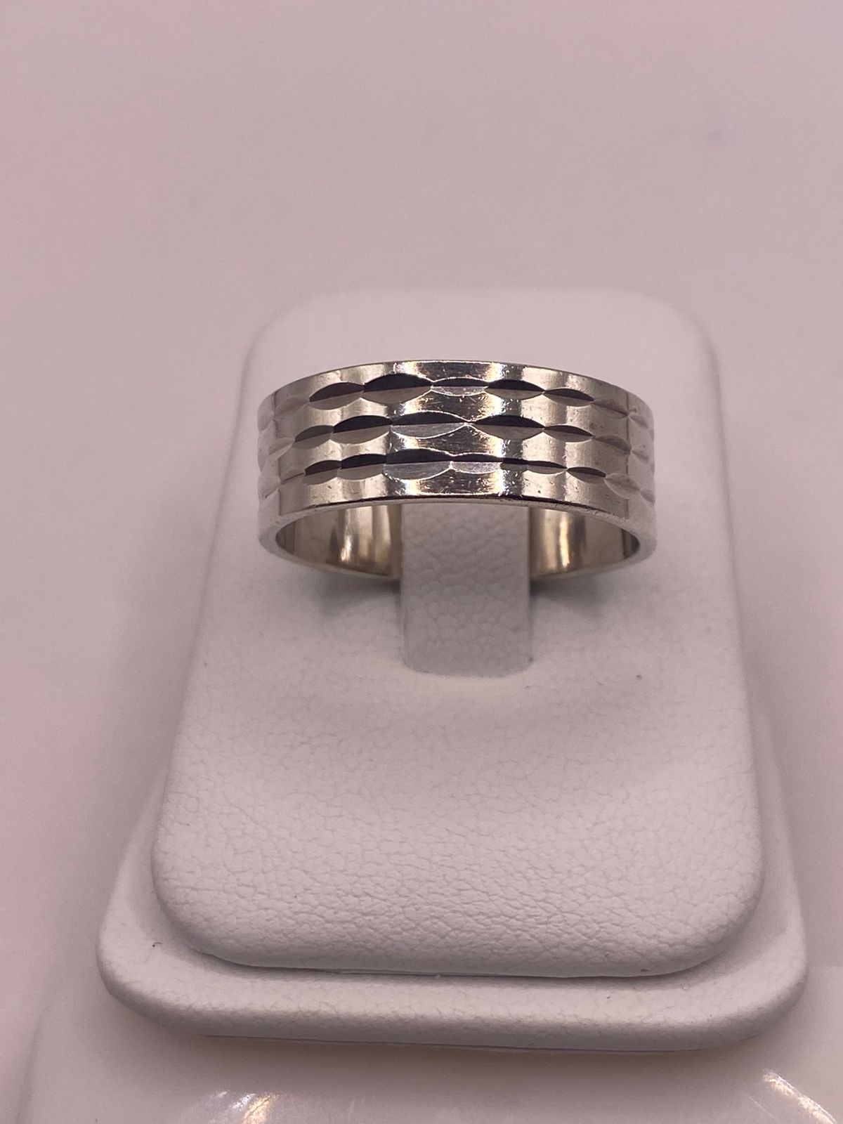 Anillo de Plata 925 con Textura Ondulada, vista de detalle