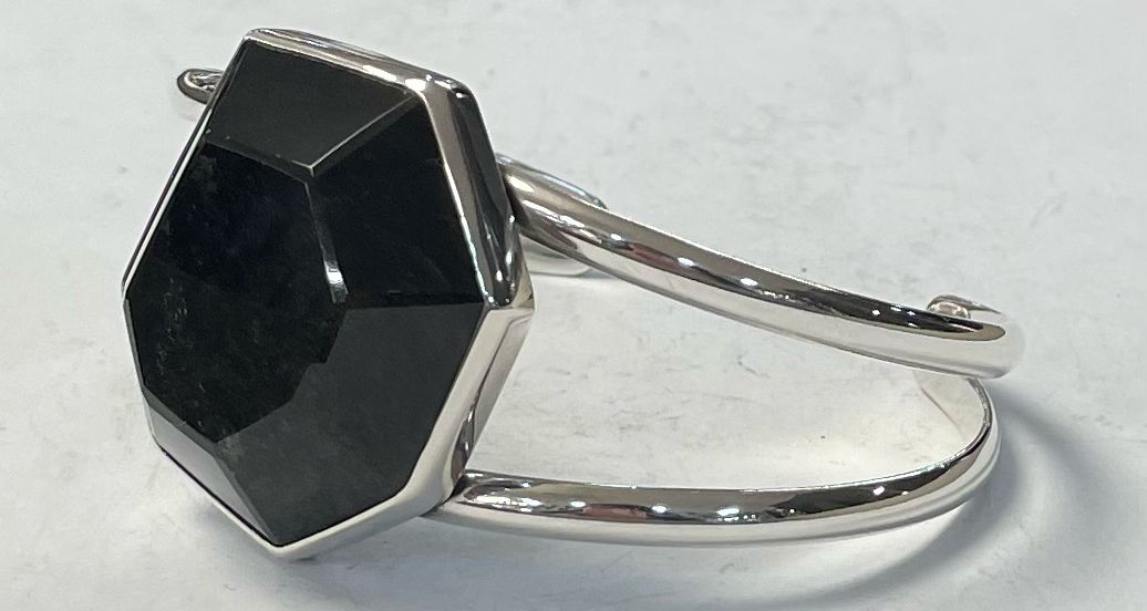 Brazalete con Obsidiana en Plata Ley 950, vista frontal
