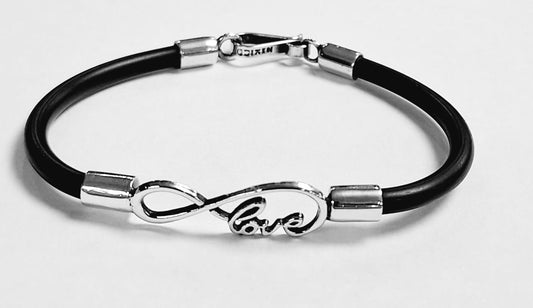 Sello de ley en el interior del brazalete en plata ley 925 con caucho