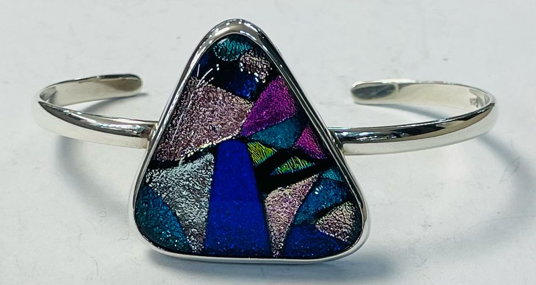 Sello de ley en el interior del brazalete con dicroico en plata ley 925