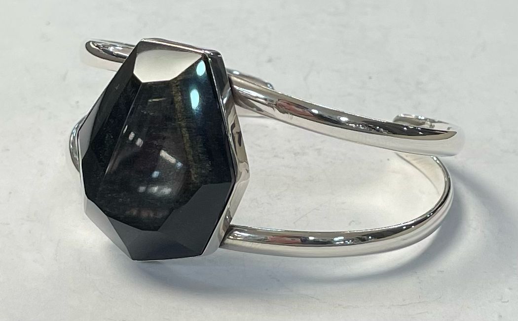 Brazalete con Obxidiana en Plata Ley 950, vista frontal