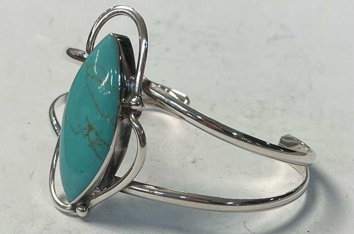 Brazalete con Turquesa en Plata Ley 925, vista frontal