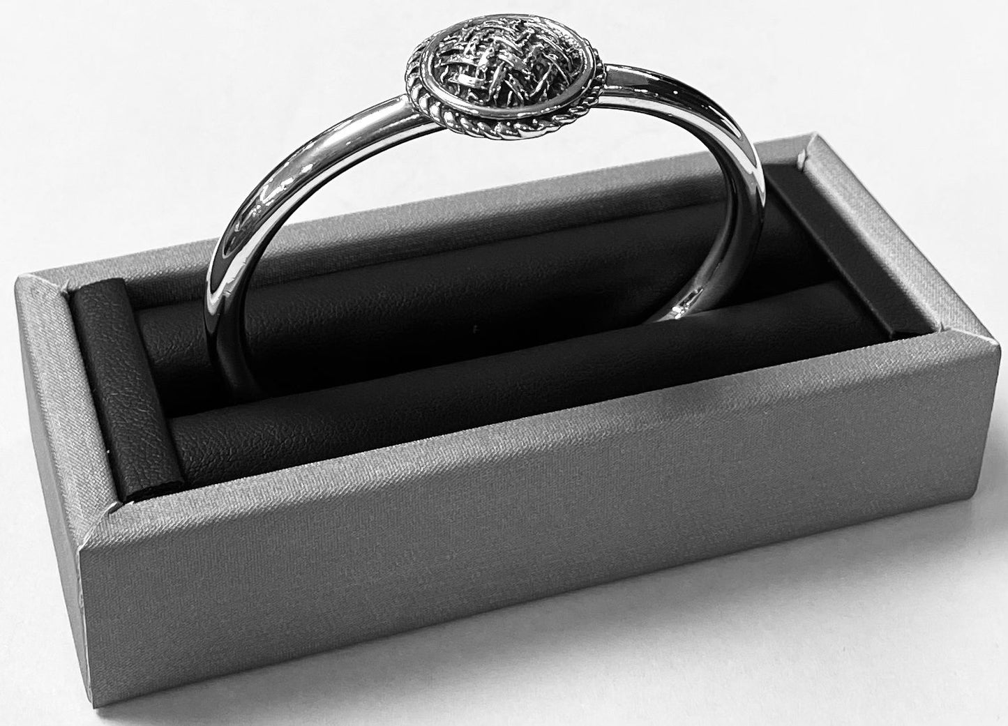 Brazalete en Plata Ley 925, sello de autenticidad Plata Ley .925
