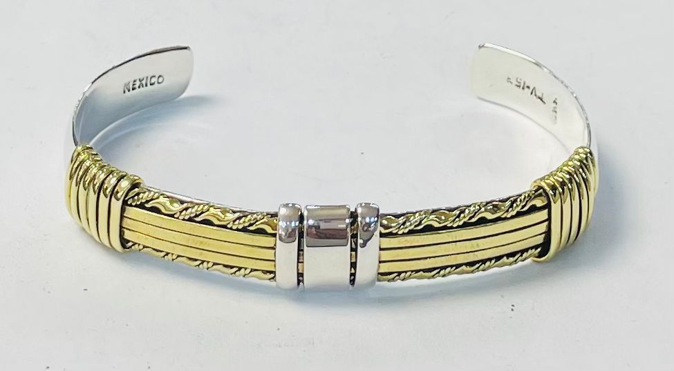 Sello de ley en el interior del brazalete en plata ley 925