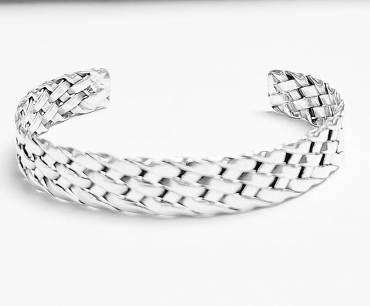 Sello de ley en el interior del brazalete en plata ley 925