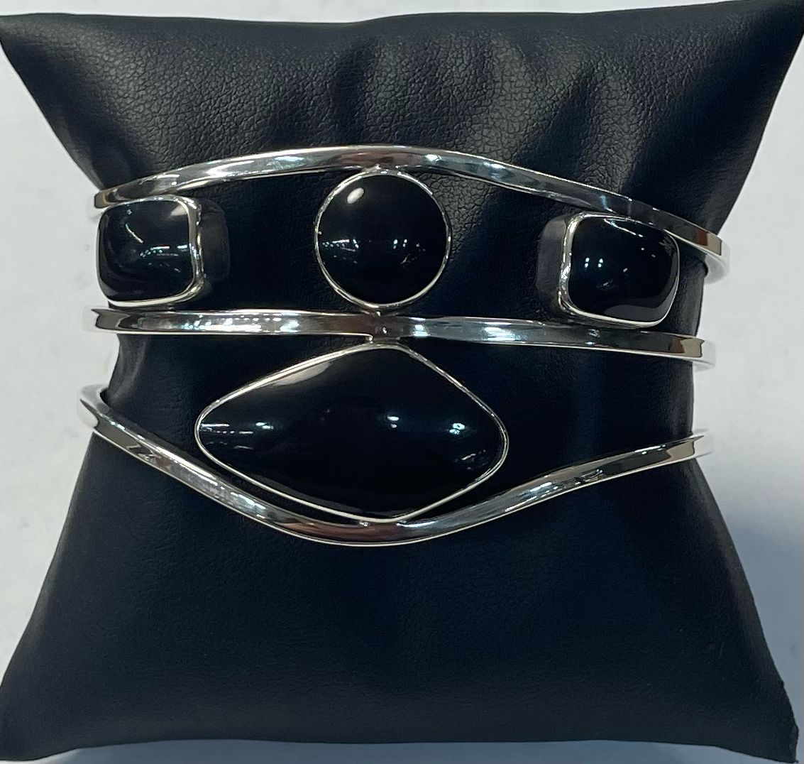 Brazalete con Obsidiana en Plata Ley 925, sello de autenticidad Plata Ley .925