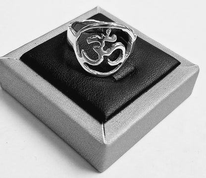 Anillo Simbolo Om en Plata Ley 925, sello de autenticidad Plata Ley .925