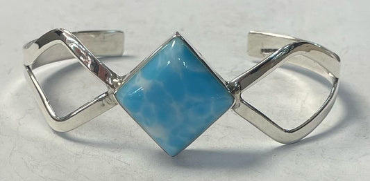 Sello de ley en el interior del brazalete con lari mar en plata ley 925